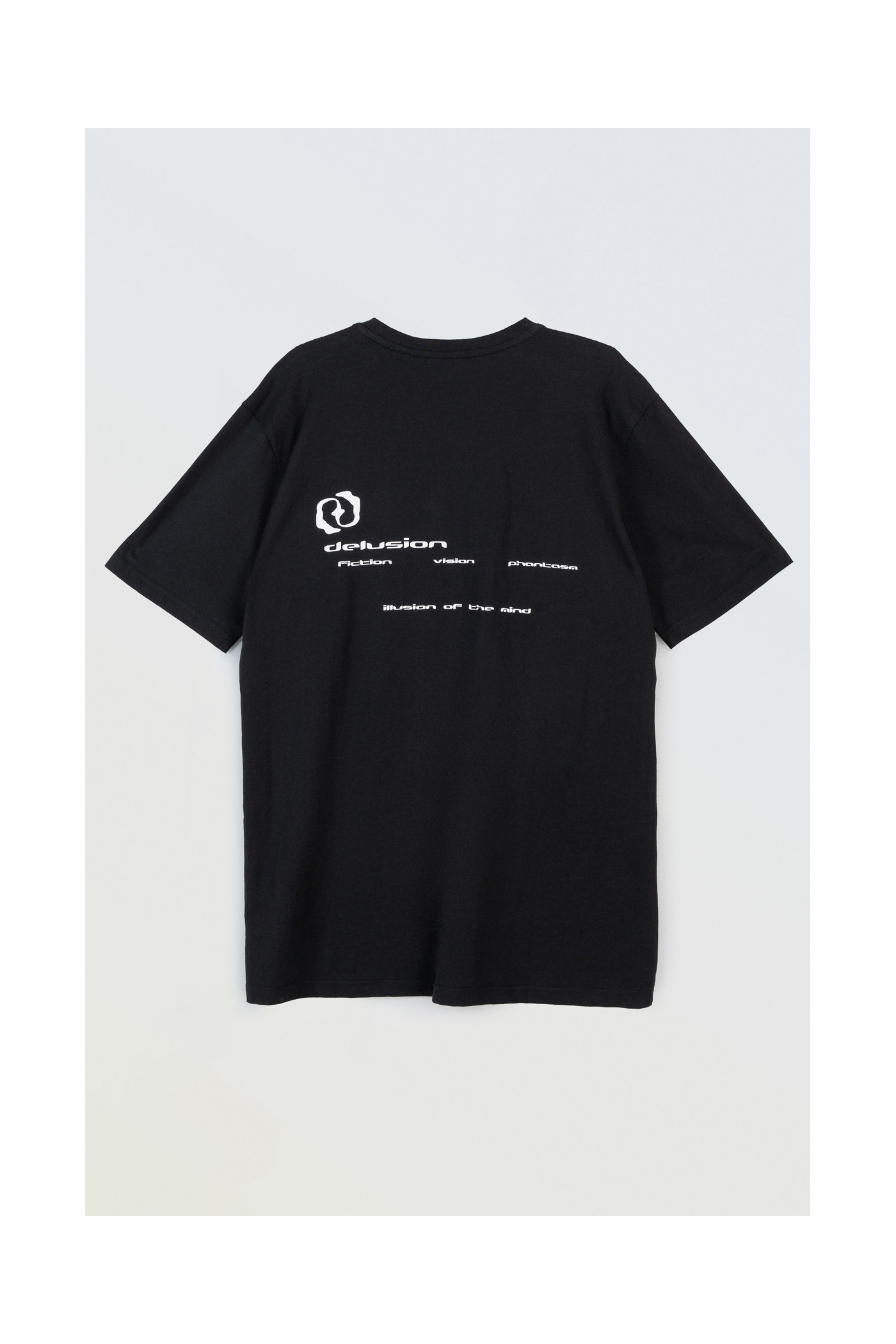 Czarny t-shirt z kontrastowym nadrukiem