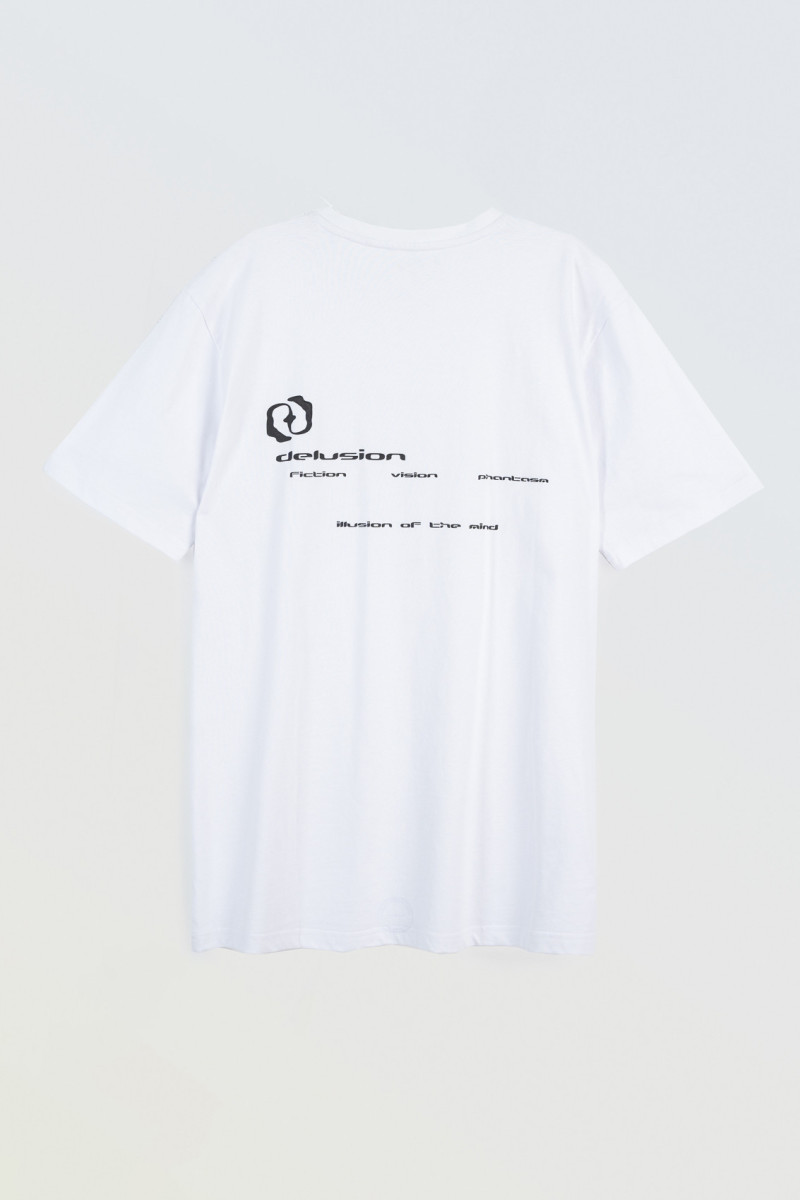 Biały t-shirt z autorską grafiką z tyłu