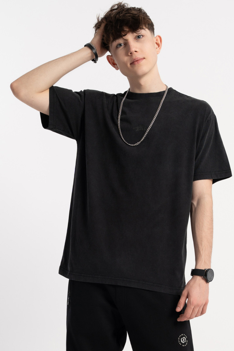Czarny t-shirt z efektem sprania