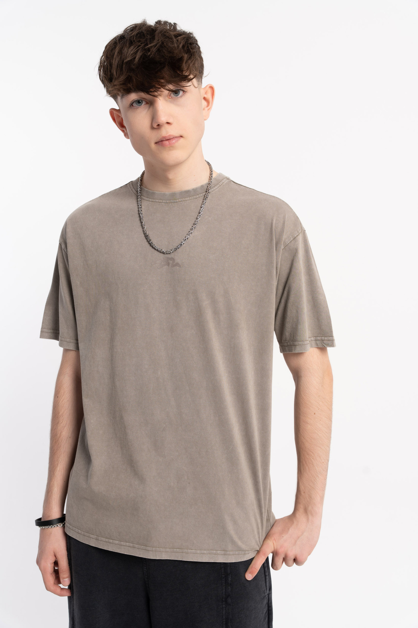 Beżowy t-shirt LOOSE z efektem sprania