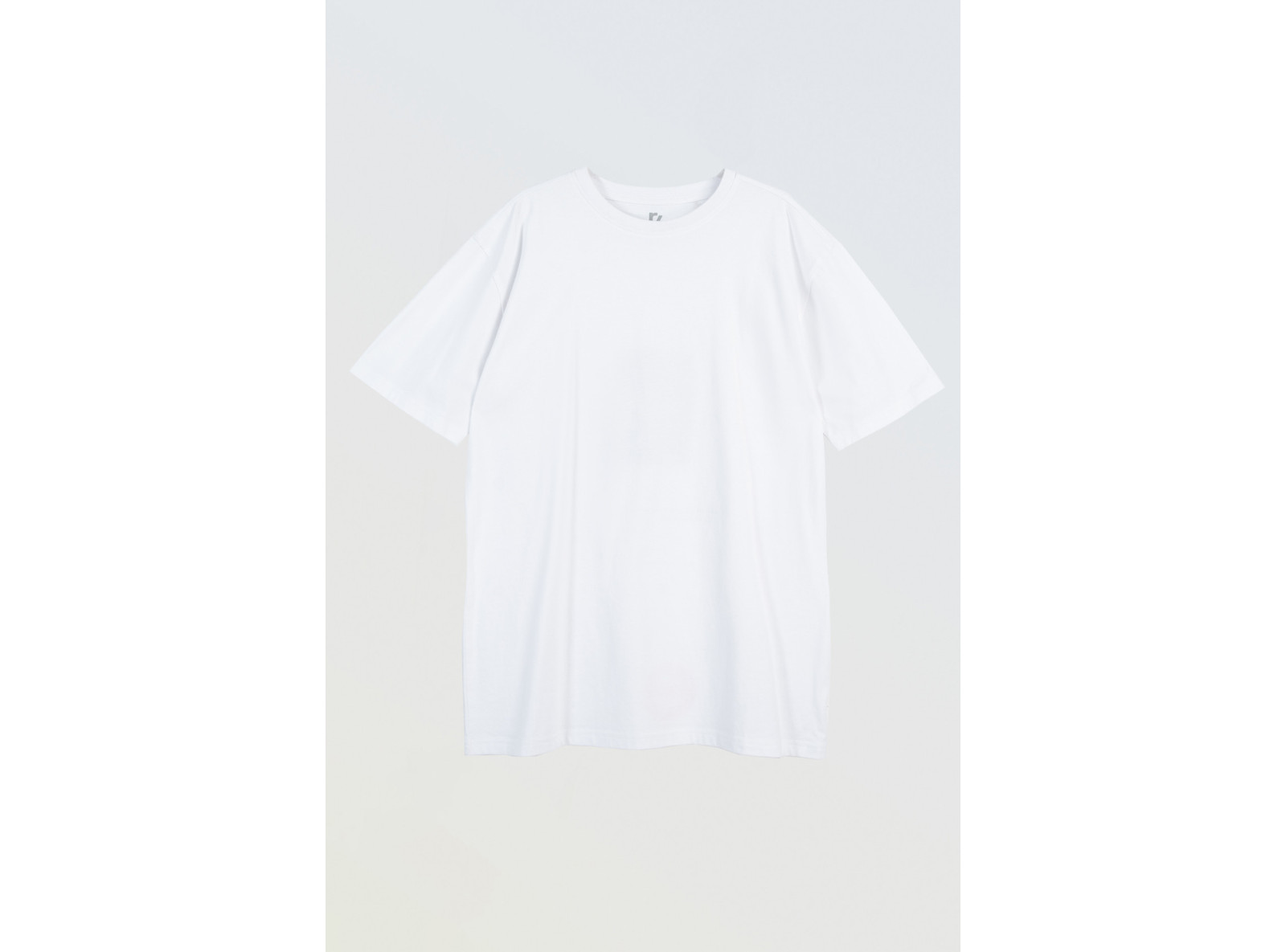 Biały t-shirt z autorską grafiką z tyłu