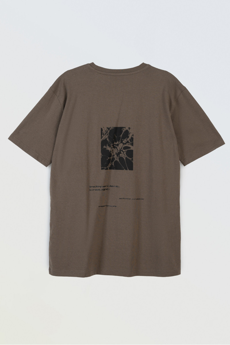 Khaki t-shirt z autorską grafiką z tyłu