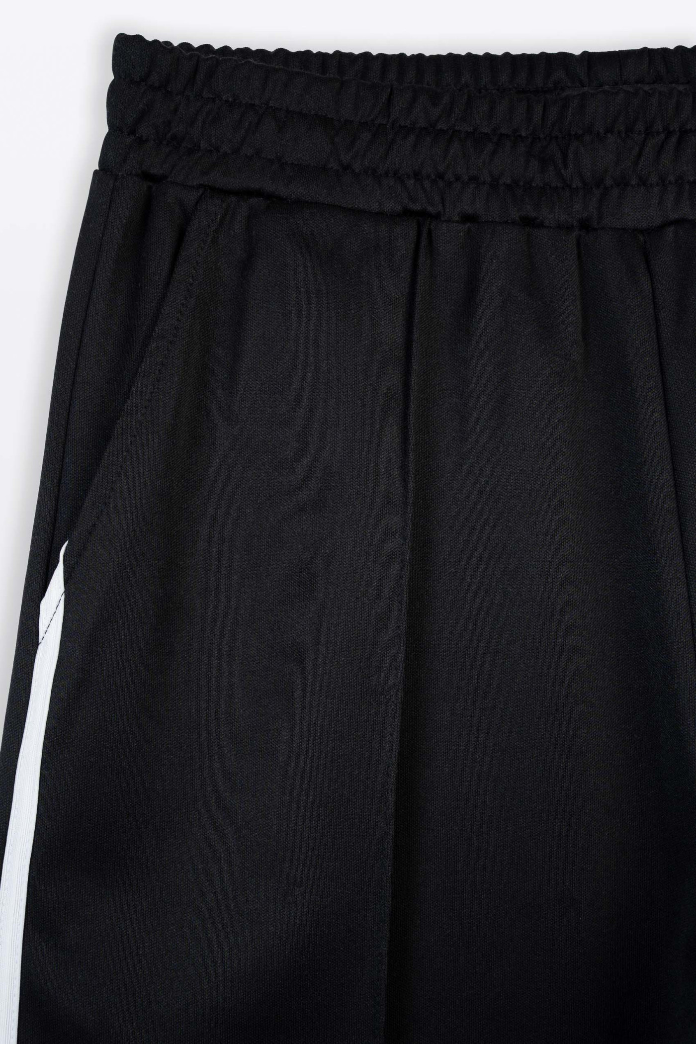 Czarne spodnie dresowe WIDE LEG z białym lampasem