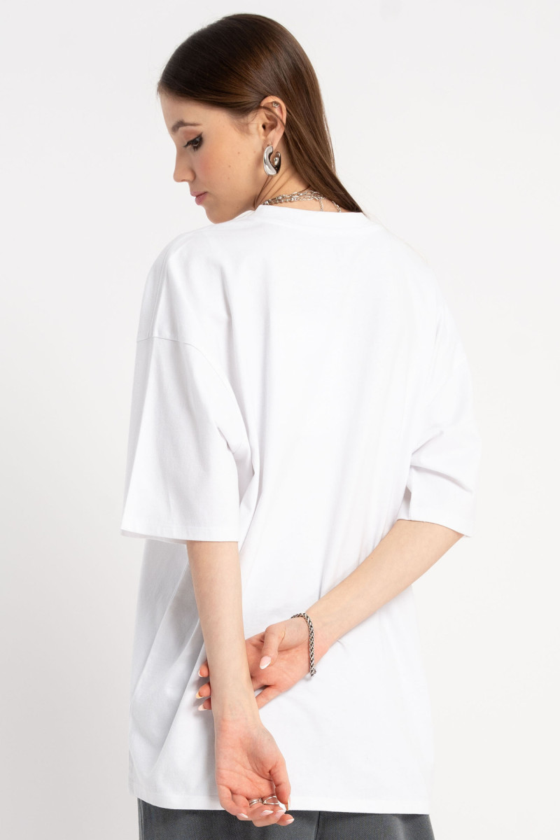 Biały t-shirt z minimalistycznym nadrukiem z przodu