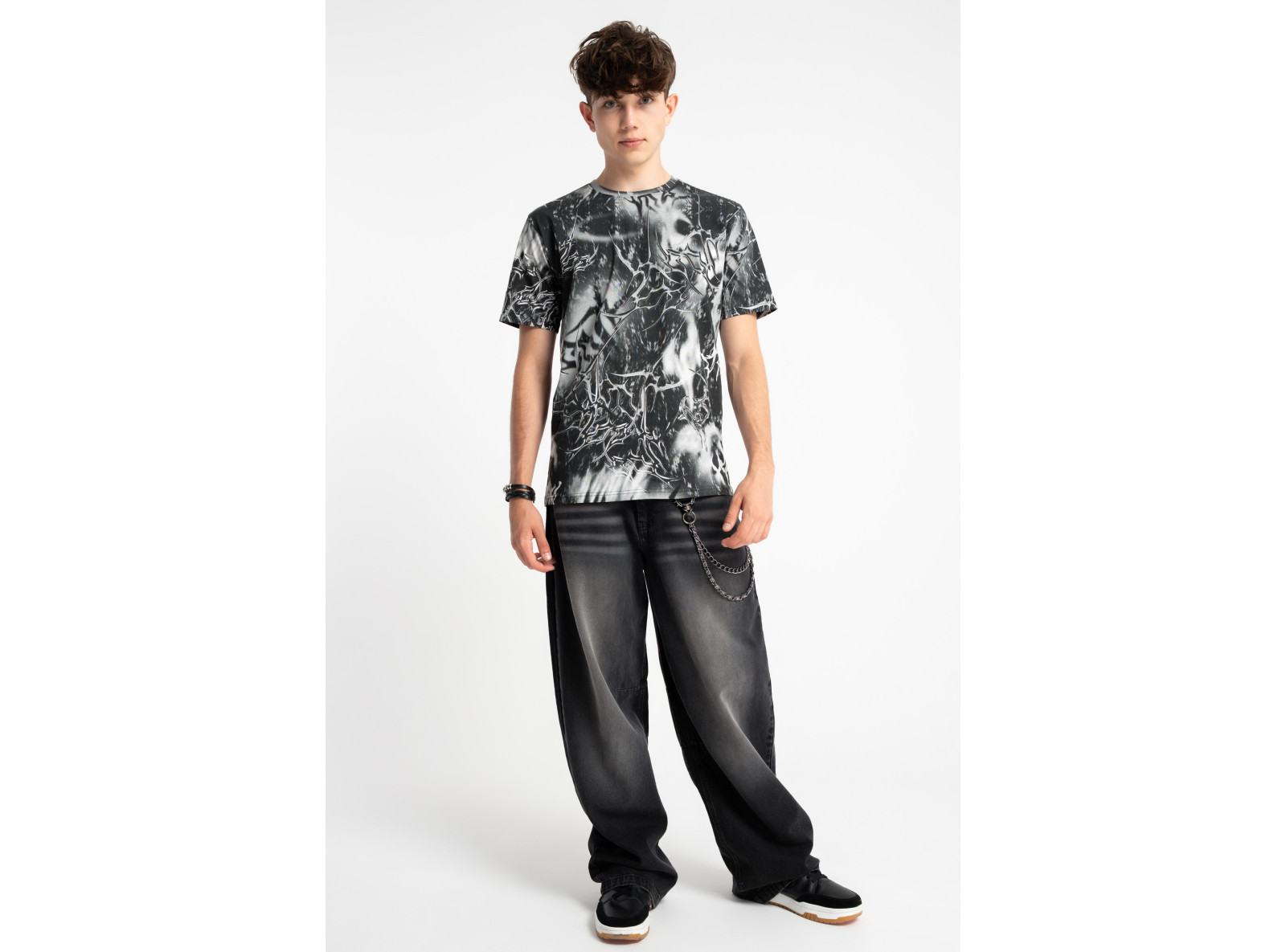 Czarny t-shirt z nadrukiem na całości