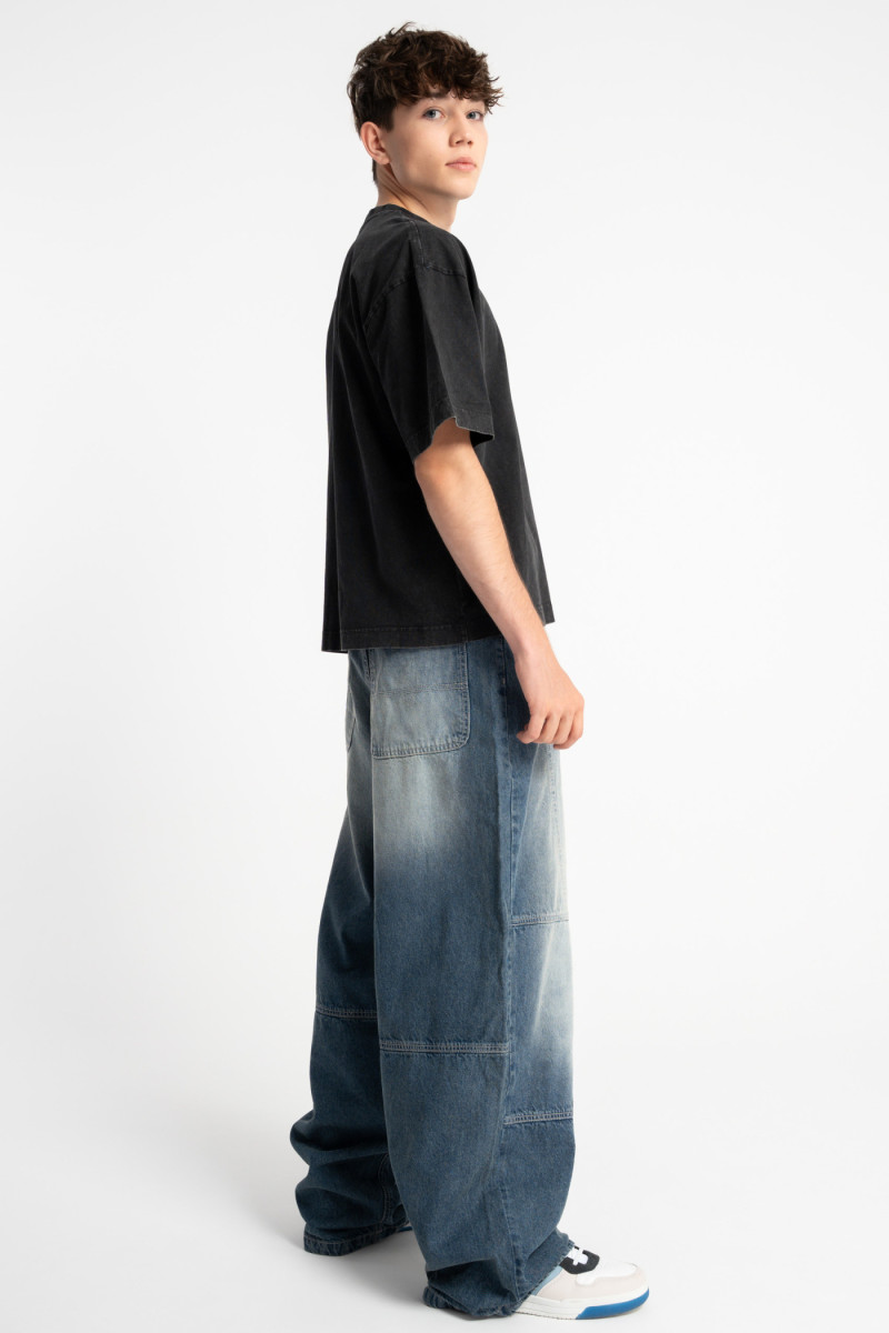 Czarny t-shirt BOXY z autorską nadrukiem z przodu, czarny