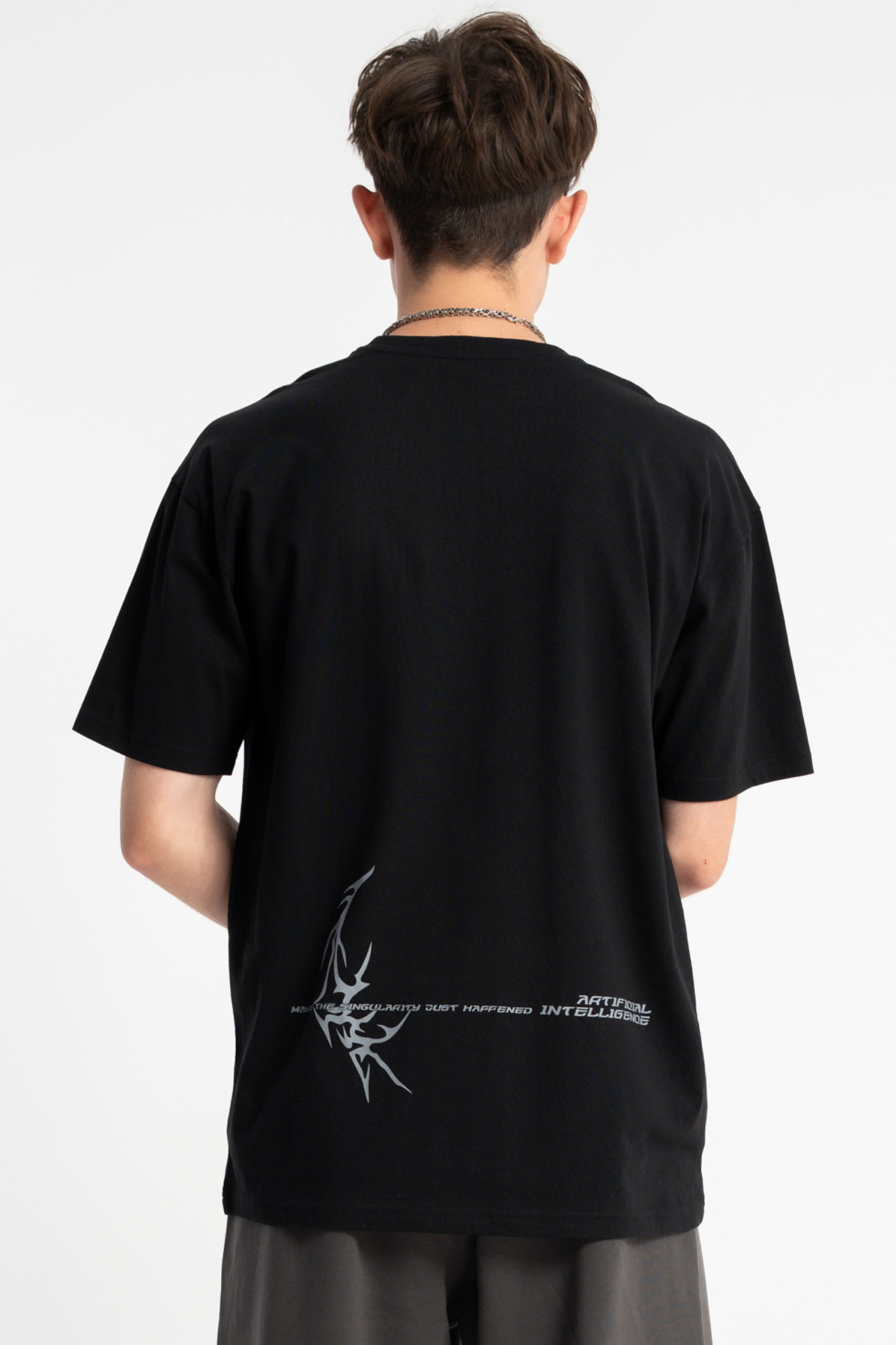 Czarny t-shirt LOOSE z autorską grafiką z tyłu