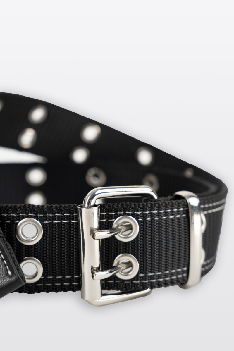 Czarny materiałowy pasek z metalowymi dziurkami, czarny