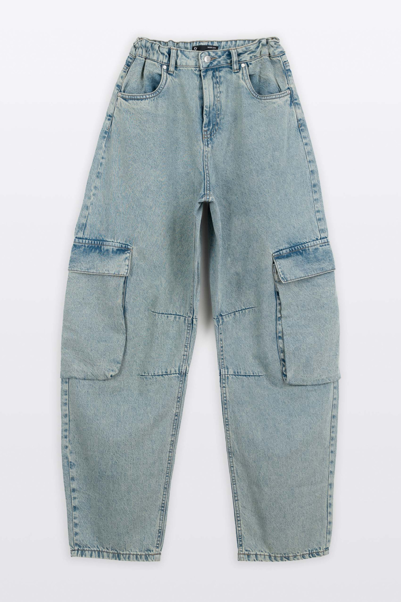 Niebieskie spodnie jeansowe typu CARGO z przestrzennymi kieszeniami Niebieskie spodnie jeansowe typu CARGO z przestrzennymi kieszeniami