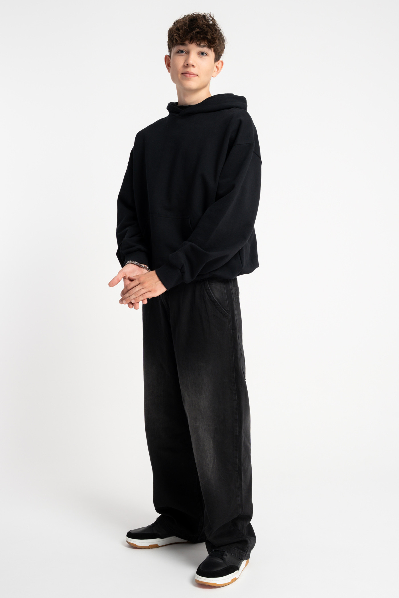 Czarna bluza REGULAR z kapturem z autorska grafiką z tyłu