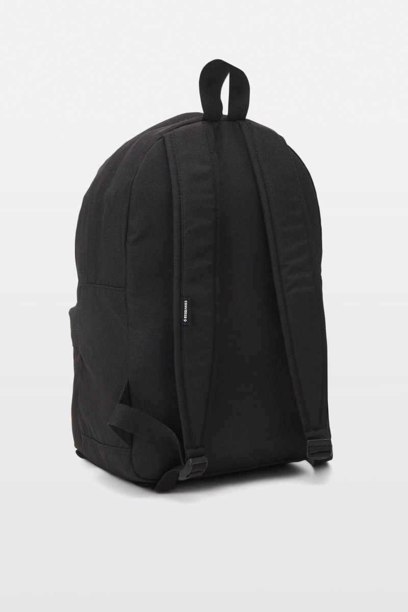 Czarny plecak marki CONVERSE