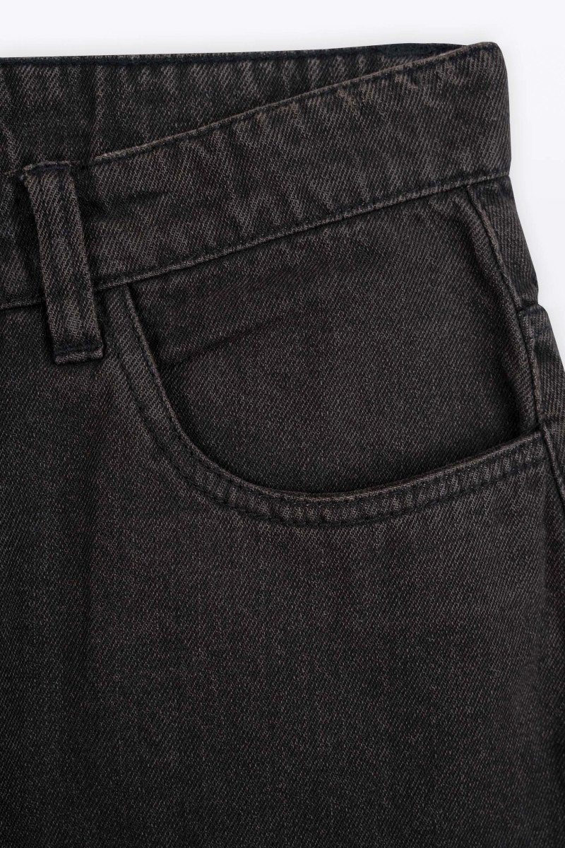 Czarne spodnie jeansowe SLIM z wąskimi nogawkami