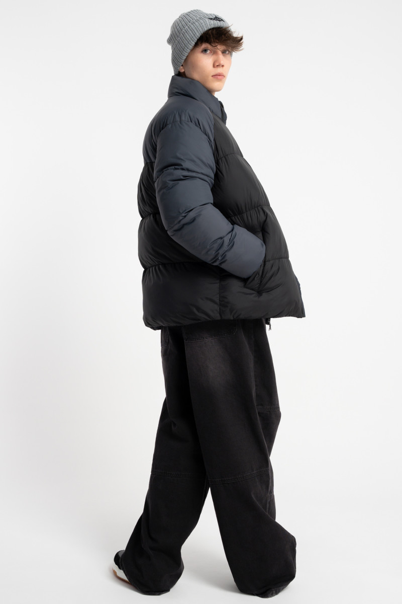 Czarno-szara pikowana kurtka z ociepleniem bez kaptura, czarny