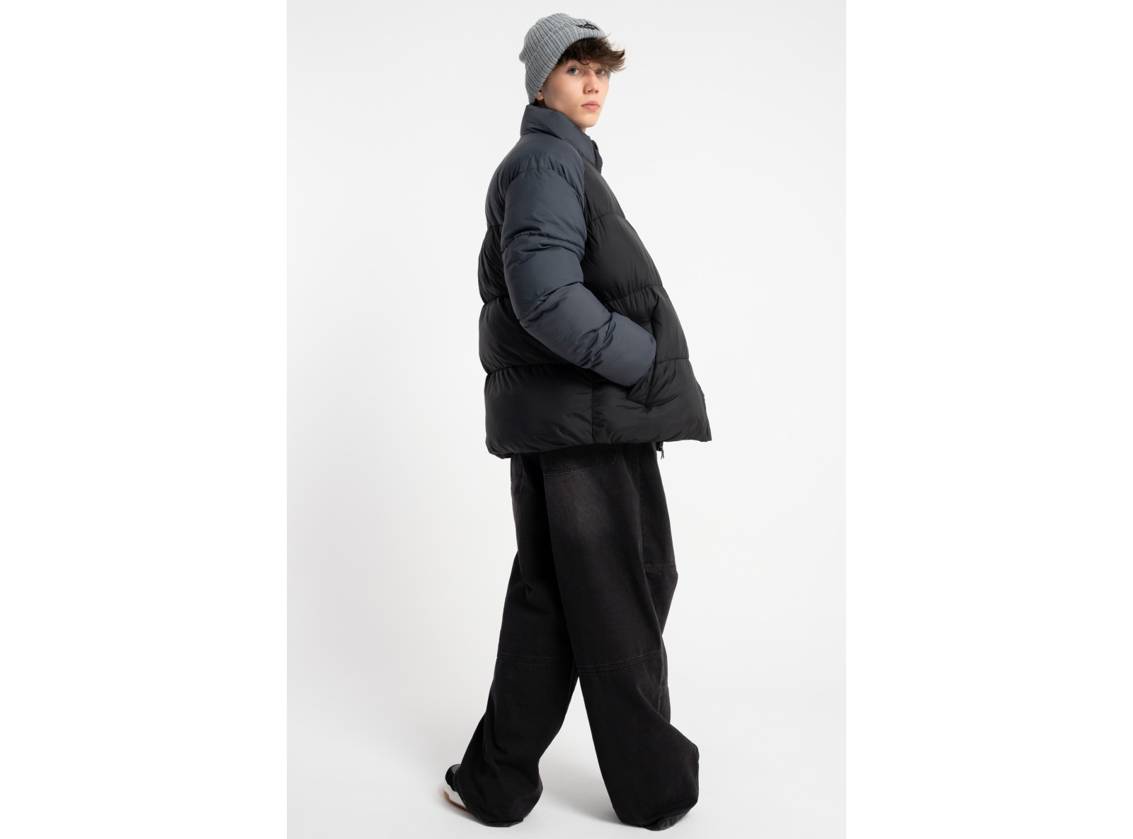 Czarno-szara pikowana kurtka z ociepleniem bez kaptura