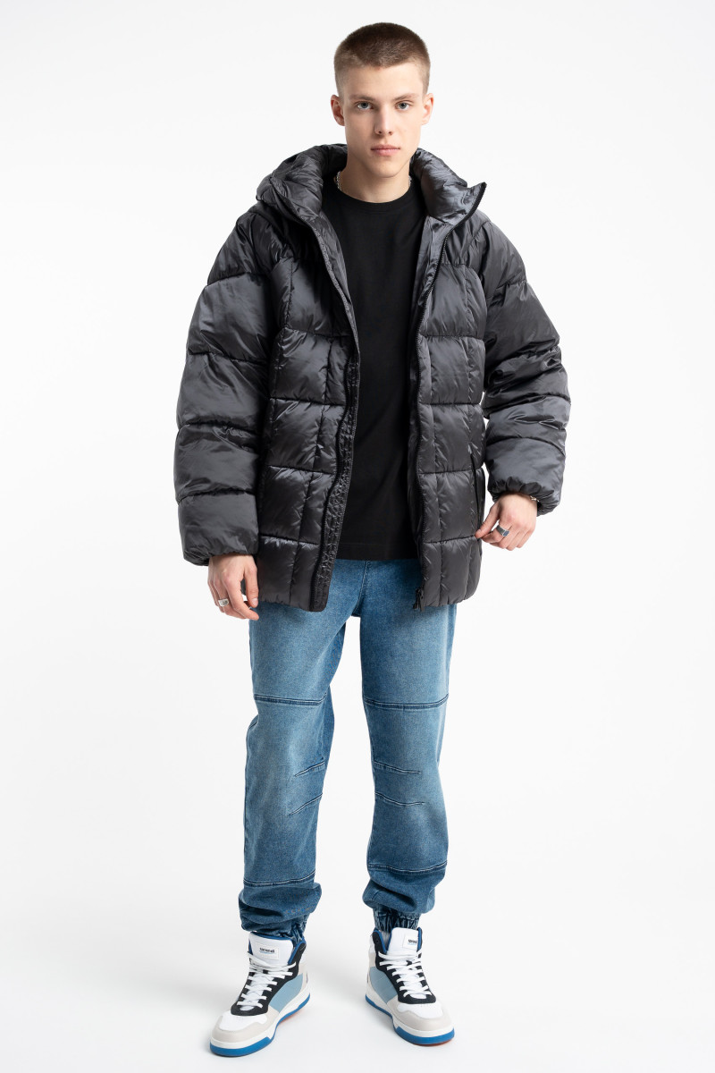 Czarna pikowana kurtka ocieplana z kapturem, szary