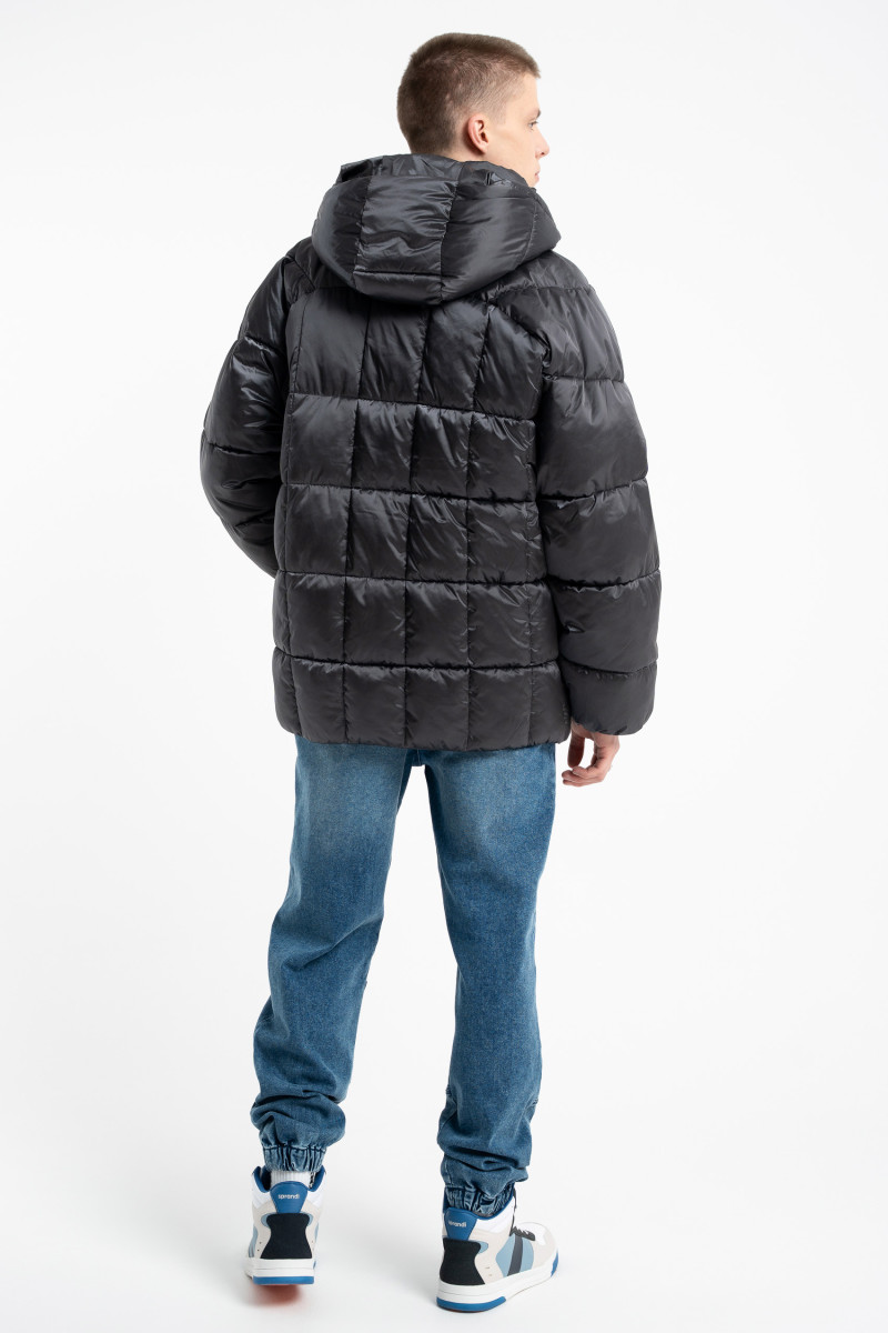 Czarna pikowana kurtka ocieplana z kapturem
