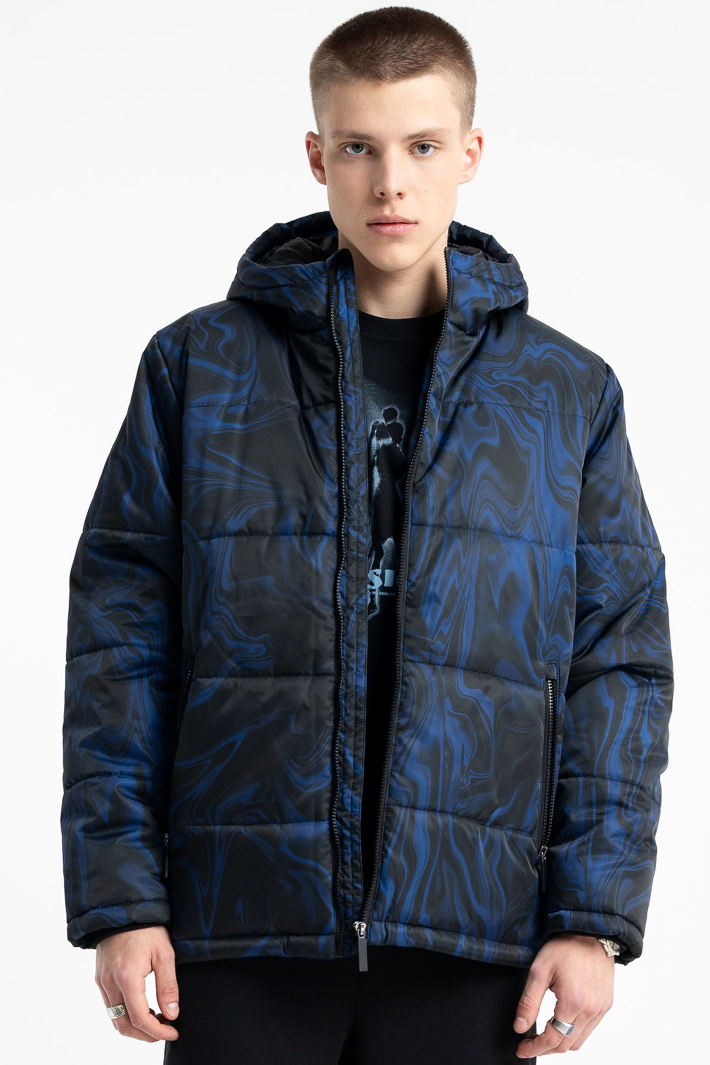 Pikowana kurtka ocieplana z kolorową grafiką na całości Pikowana kurtka ocieplana z kolorową grafiką na całości