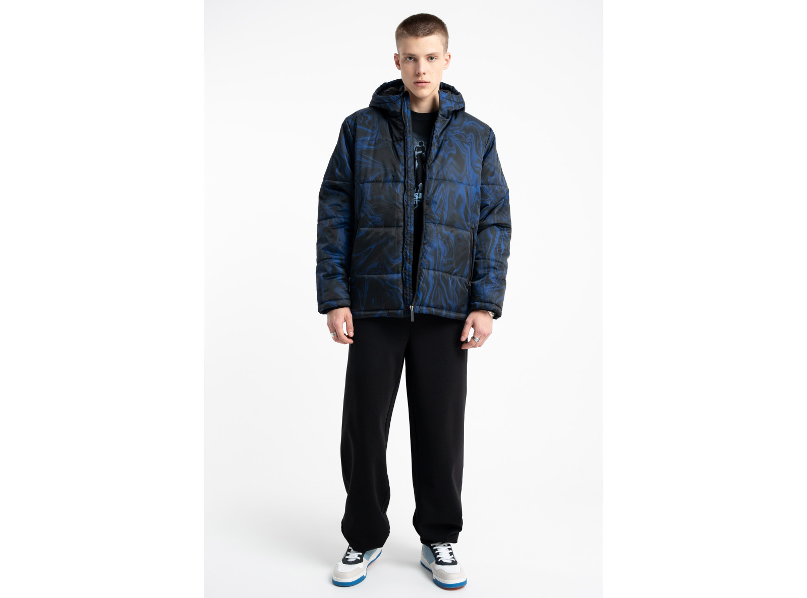 Pikowana kurtka ocieplana z kolorową grafiką na całości Pikowana kurtka ocieplana z kolorową grafiką na całości