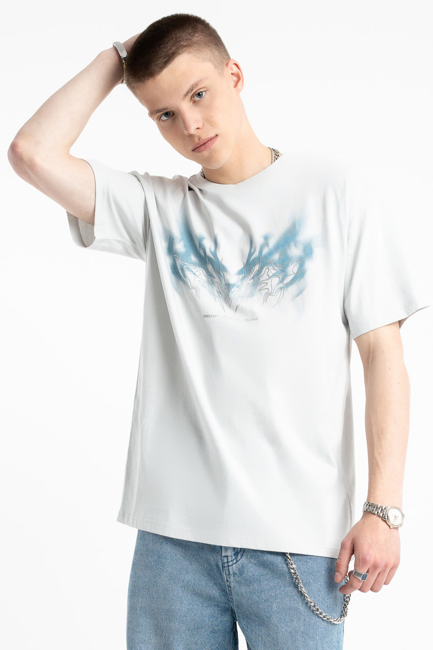 Biały t-shirt LOOSE z autorską grafiką z przodu