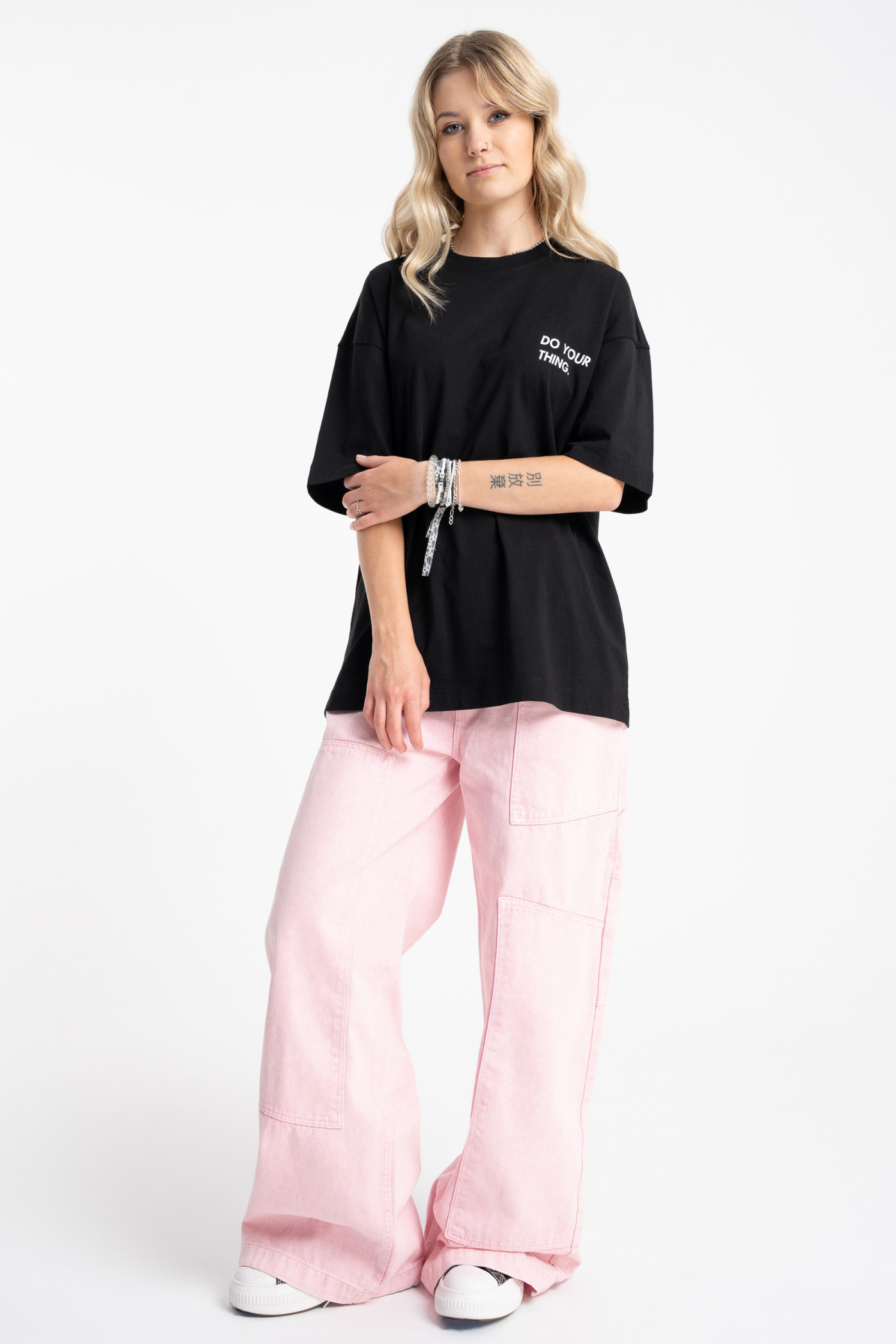 Czarny t-shirt OVERSIZE z autorską grafiką z tyłu