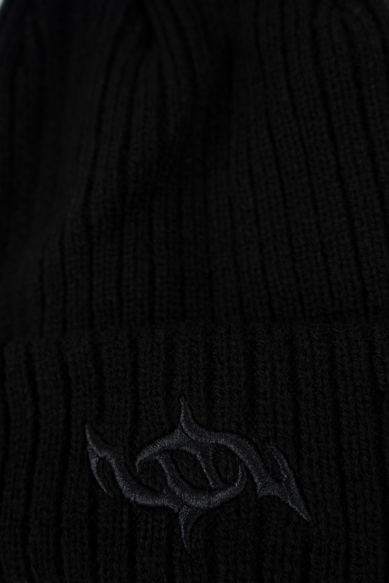 Czarna czapka zimowa z nadrukiem