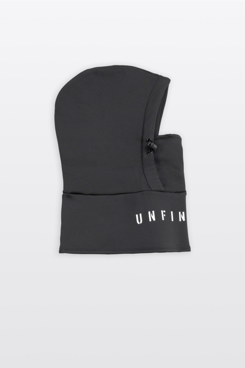 Ciemnoszara czapka z kominem z kontrastowym nadrukiem