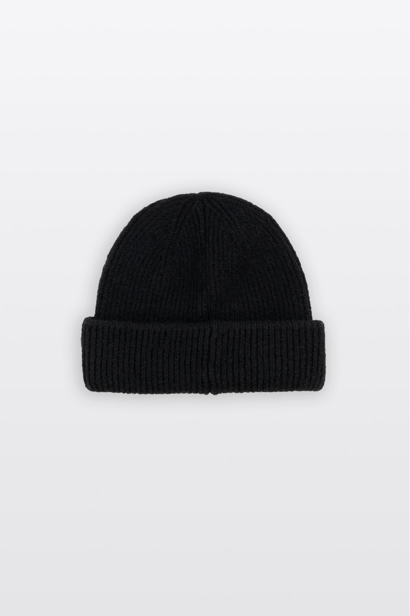 Czarna czapka zimowa z nadrukiem, czarny