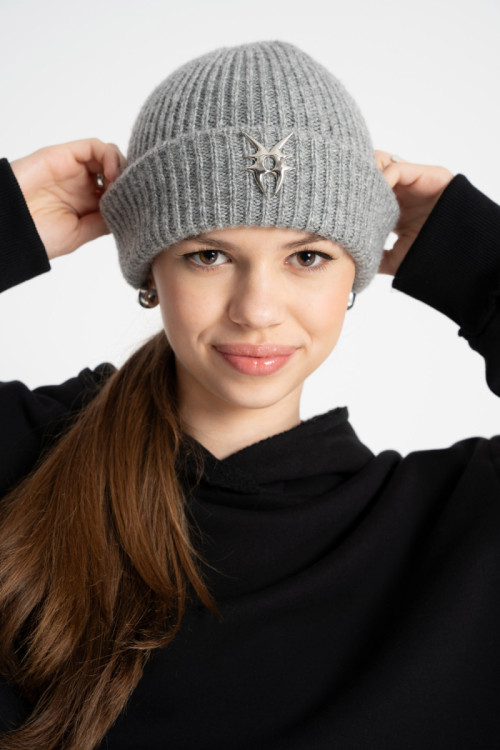 Szara czapka zimowa