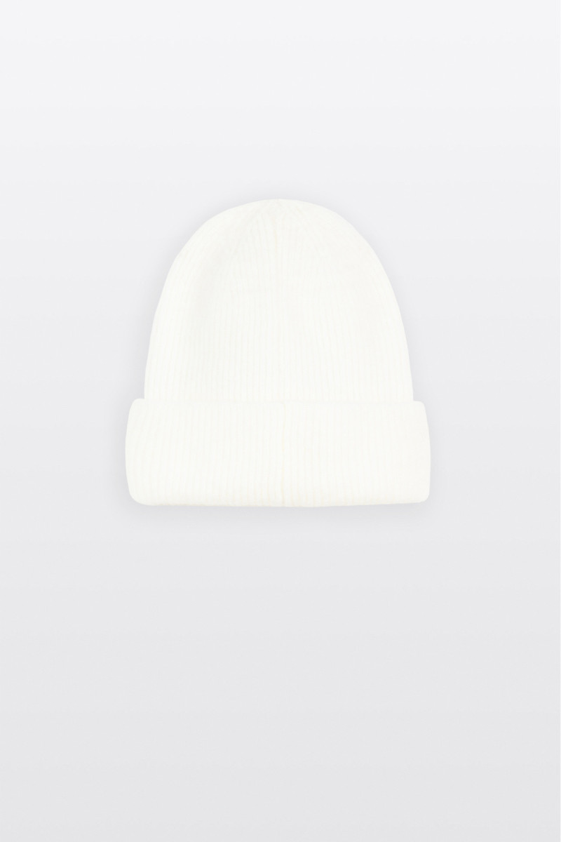 Kremowa czapka zimowa z nadrukiem, kremowy