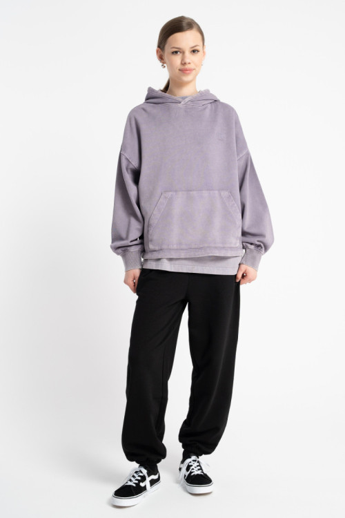 Czarne spodnie dresowe o kroju REGULAR Czarne spodnie dresowe o kroju REGULAR