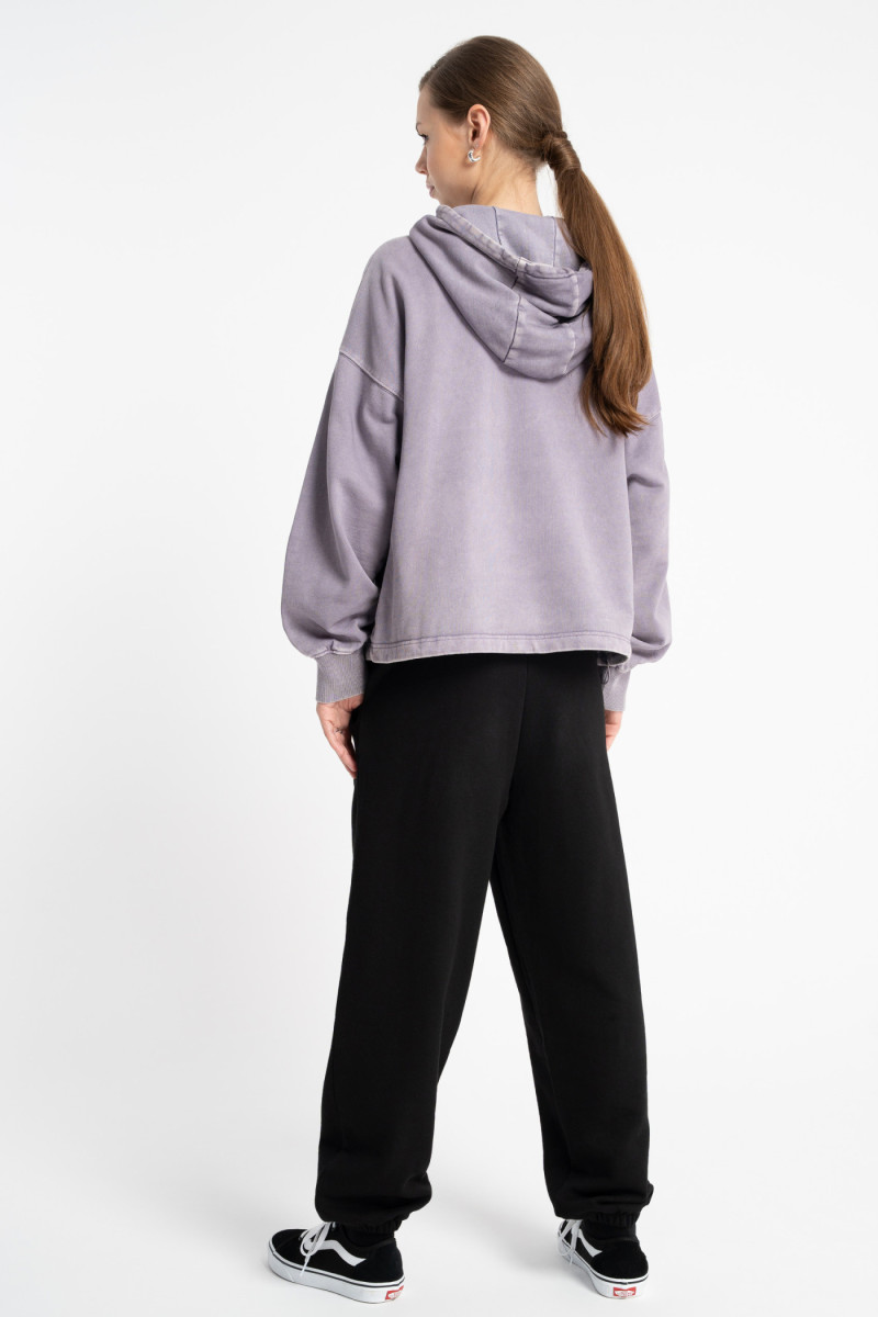 Czarne spodnie dresowe o kroju REGULAR Czarne spodnie dresowe o kroju REGULAR