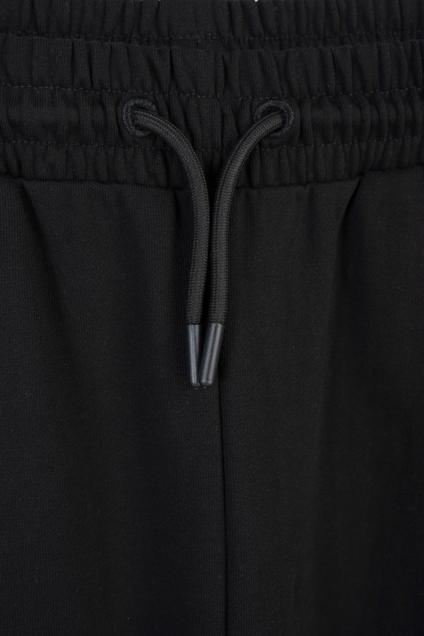 Czarne spodnie dresowe o kroju REGULAR