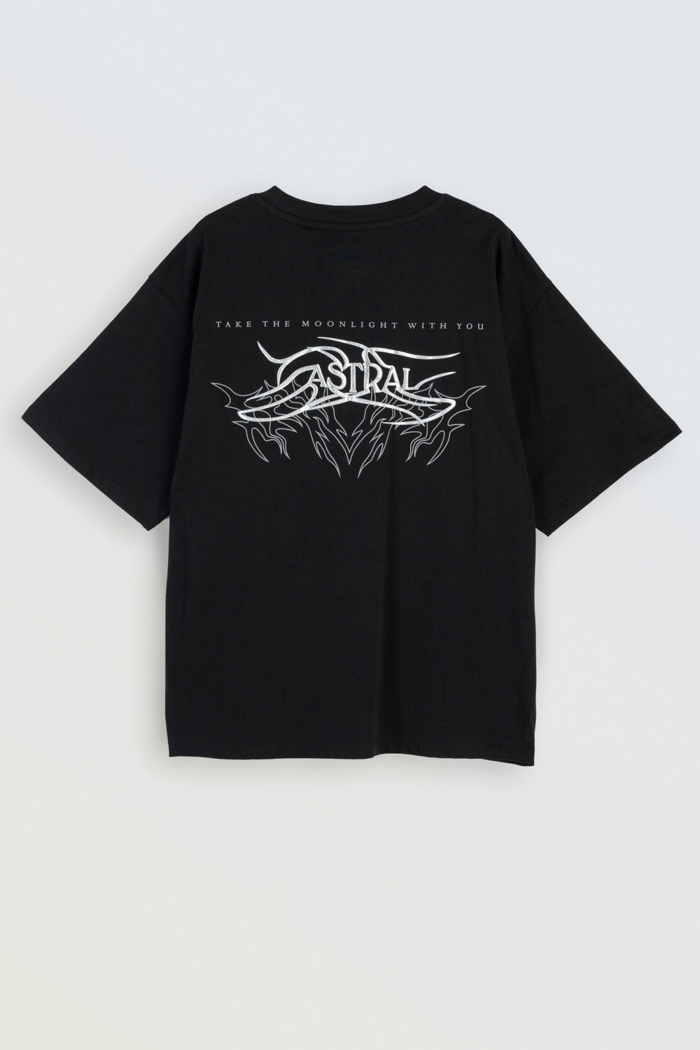 Czarny t-shirt REGULAR z autorską grafiką z tyłu