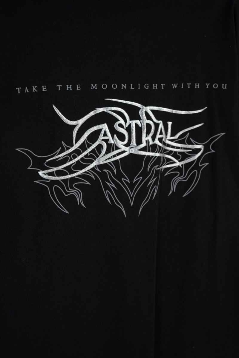 Czarny t-shirt REGULAR z autorską grafiką z tyłu