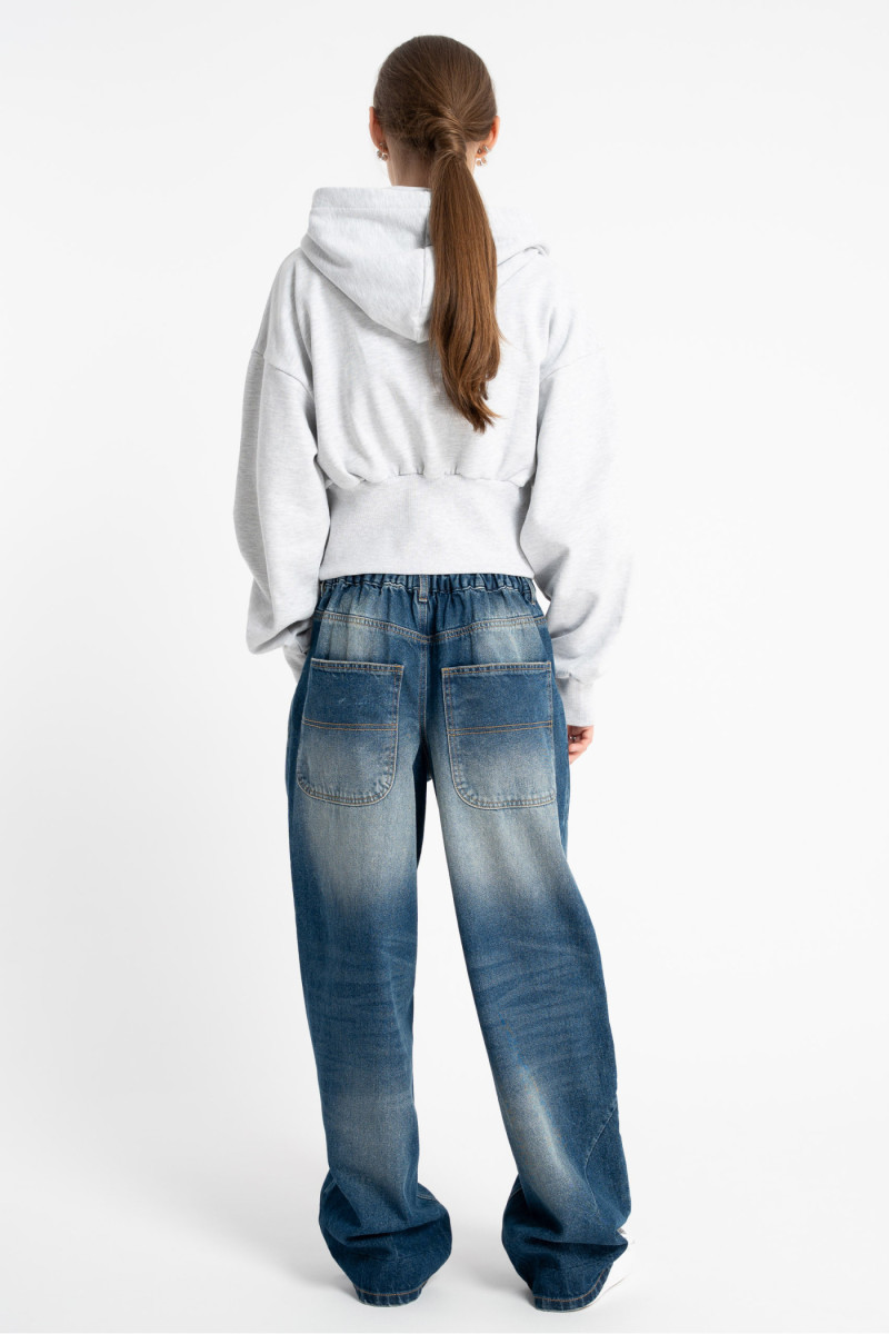 Szara bluza z kapturem z podkreśloną talią