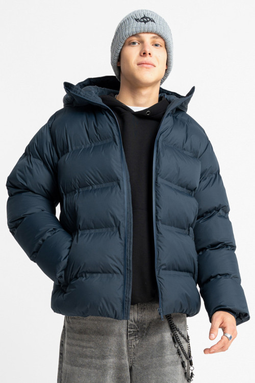 Granatowa pikowana kurtka ocieplana z obszernym kapturem Granatowa pikowana kurtka ocieplana z obszernym kapturem