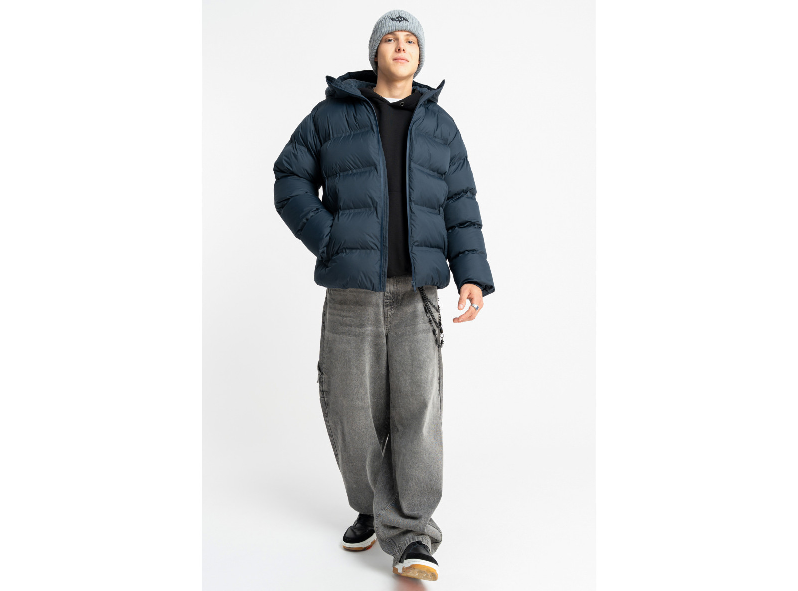 Granatowa pikowana kurtka ocieplana z obszernym kapturem