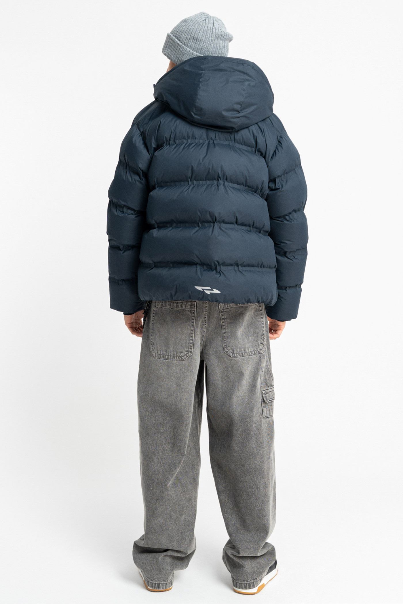 Granatowa pikowana kurtka ocieplana z obszernym kapturem