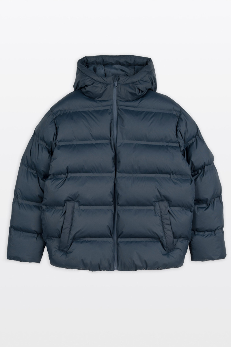 Granatowa pikowana kurtka ocieplana z obszernym kapturem