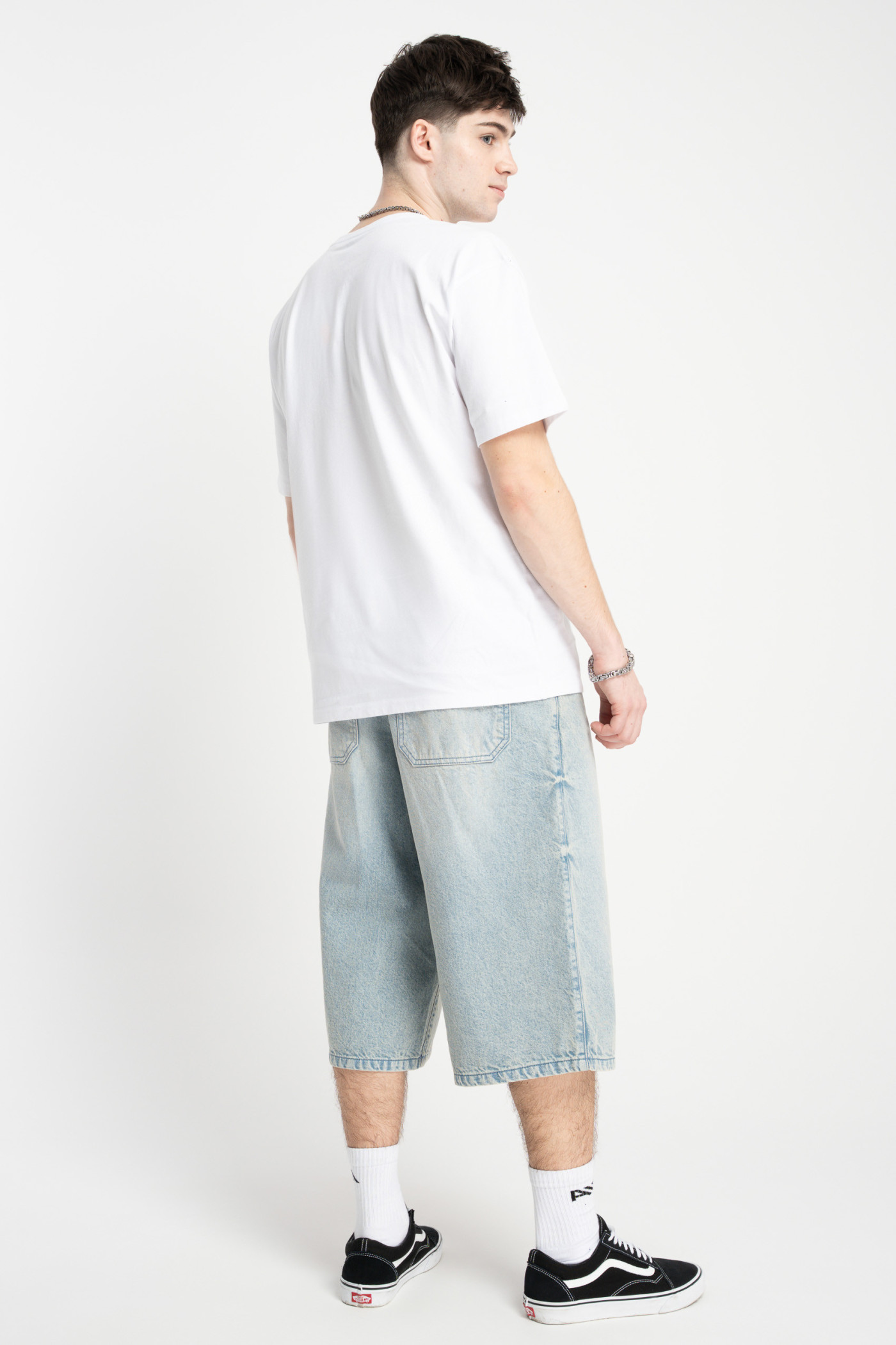 Biały t-shirt LOOSE z autorską grafiką z przodu Biały t-shirt LOOSE z autorską grafiką z przodu