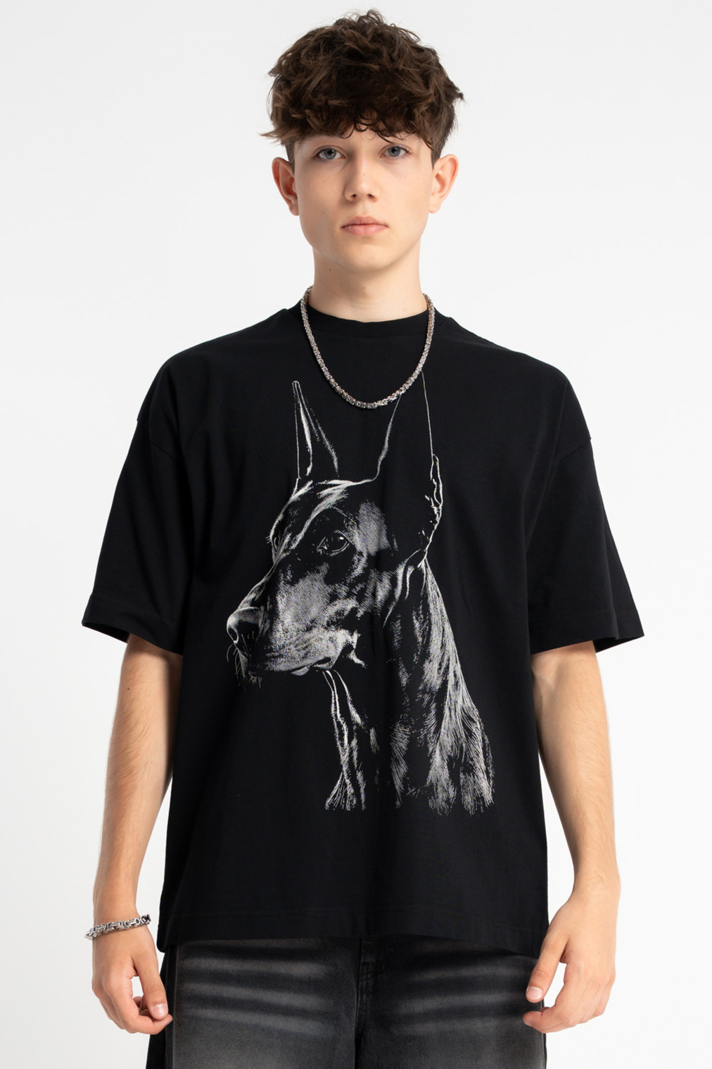 Czarny t-shirt OVERSIZE z autorską grafiką z przodu Czarny t-shirt OVERSIZE z autorską grafiką z przodu