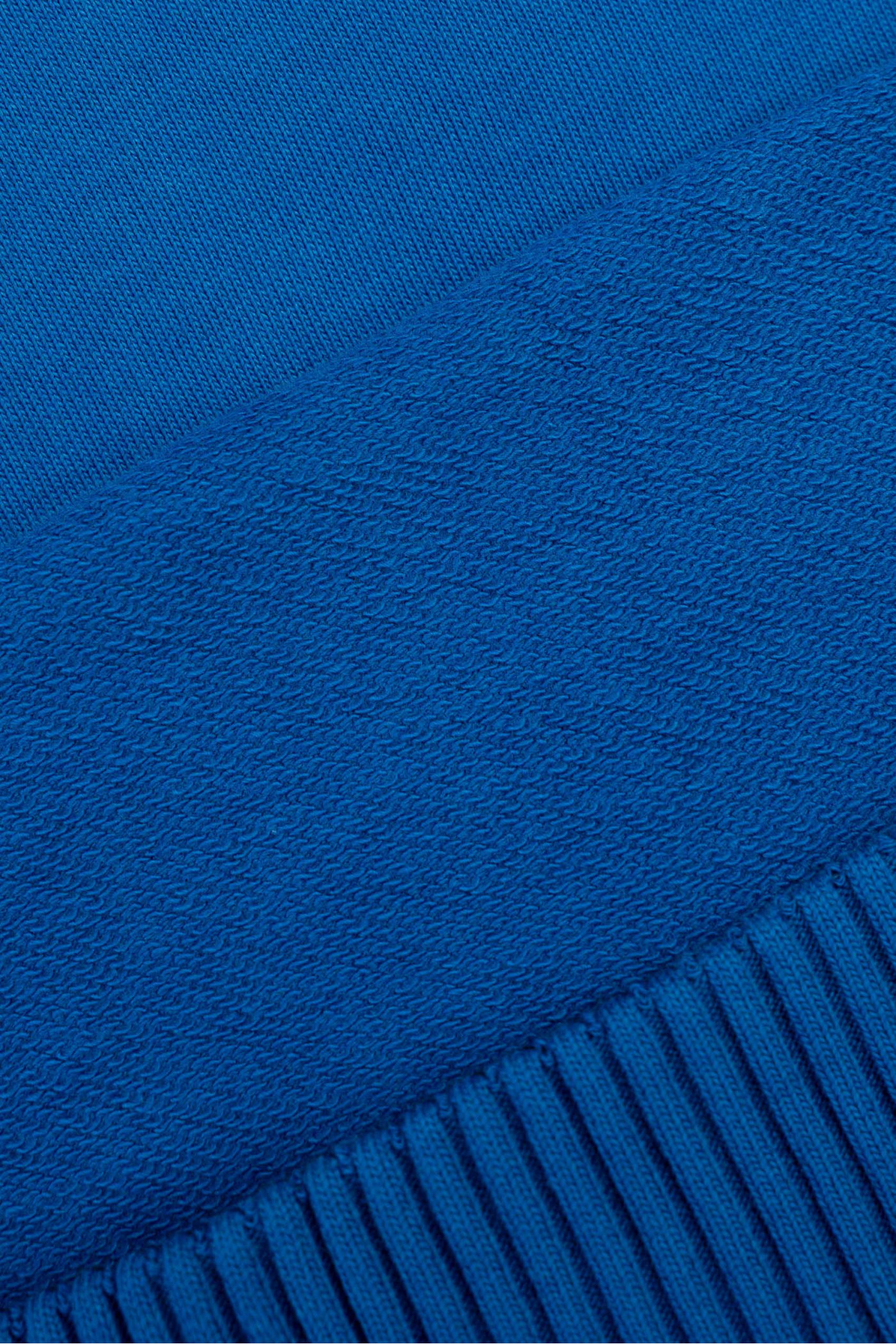 Kobaltowa bluza BOXY z kapturem z nadrukiem z przodu Kobaltowa bluza BOXY z kapturem z nadrukiem z przodu