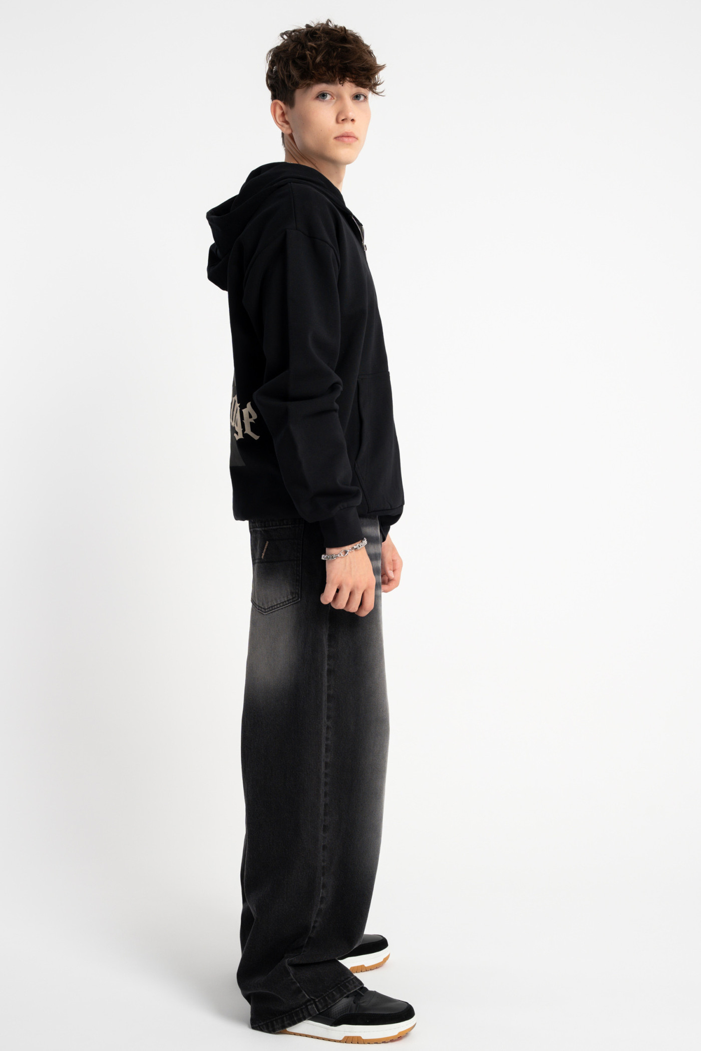 Czarna bluza REGULAR z kapturem z autorską grafiką z tyłu