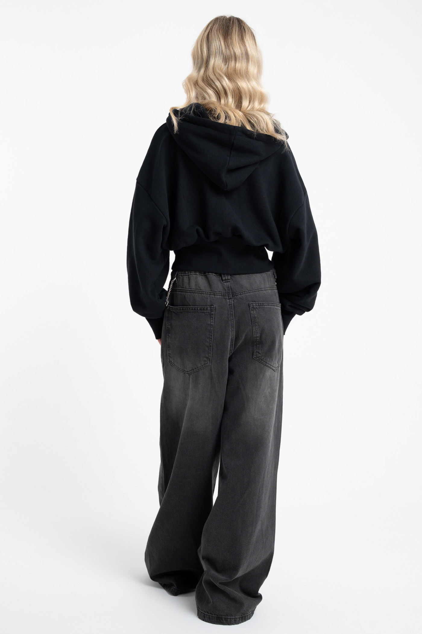 Czarna bluza BOXY z kapturem z podkreśloną talią