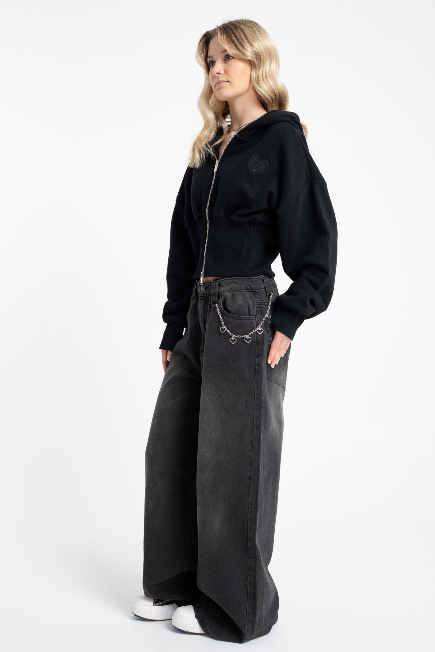 Czarna bluza BOXY z kapturem z podkreśloną talią