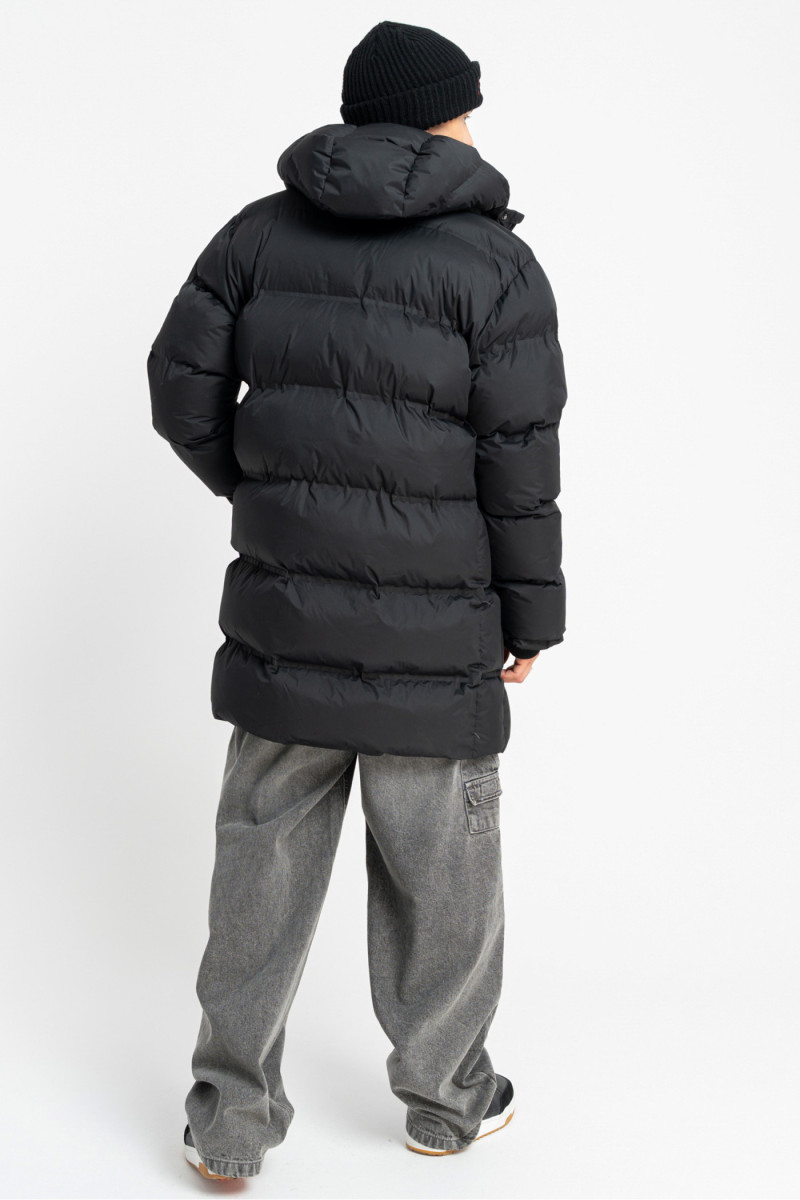 Czarna długa pikowana kurtka ocieplana z obszernym kapturem
