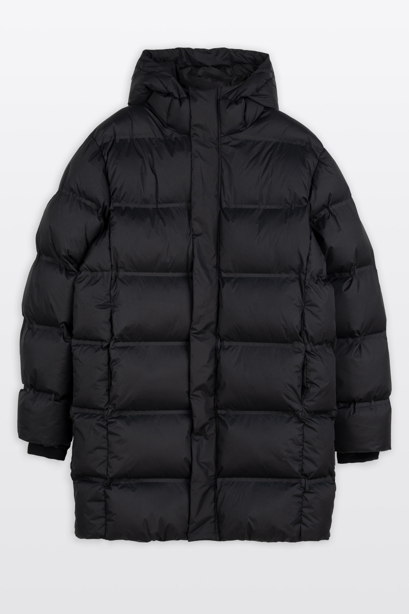 Czarna długa pikowana kurtka ocieplana z obszernym kapturem