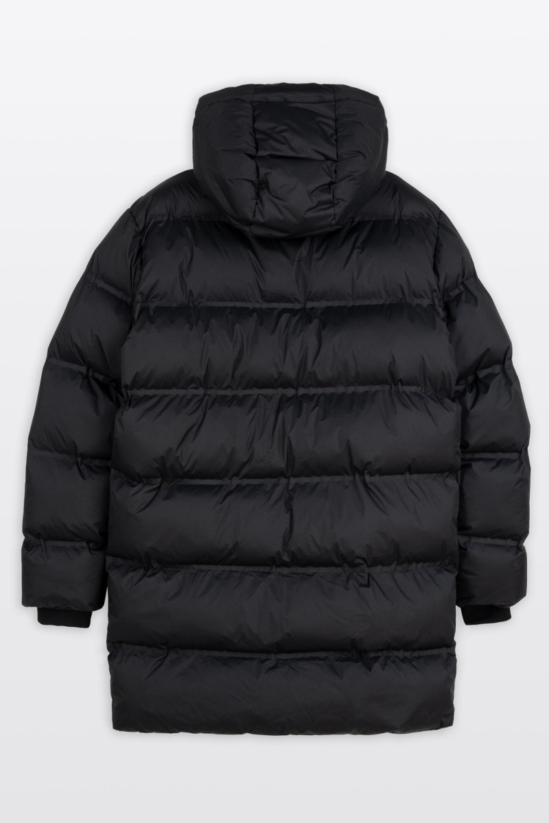 Czarna długa pikowana kurtka ocieplana z obszernym kapturem