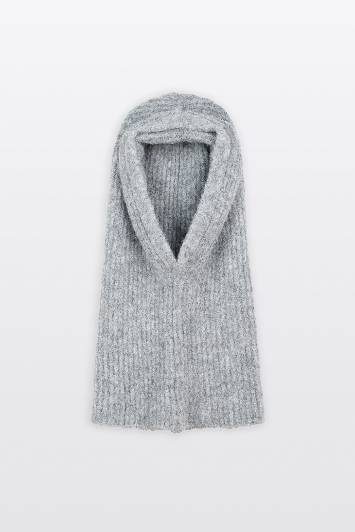 Szary komin z kapturem Szary komin z kapturem