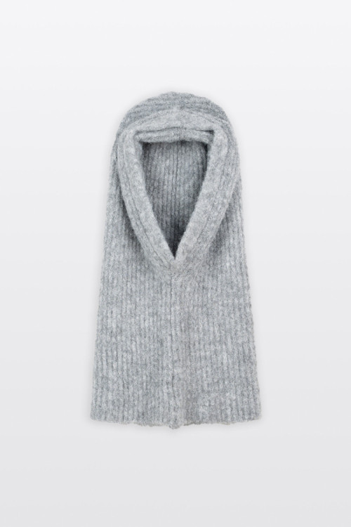 Szary komin z kapturem Szary komin z kapturem